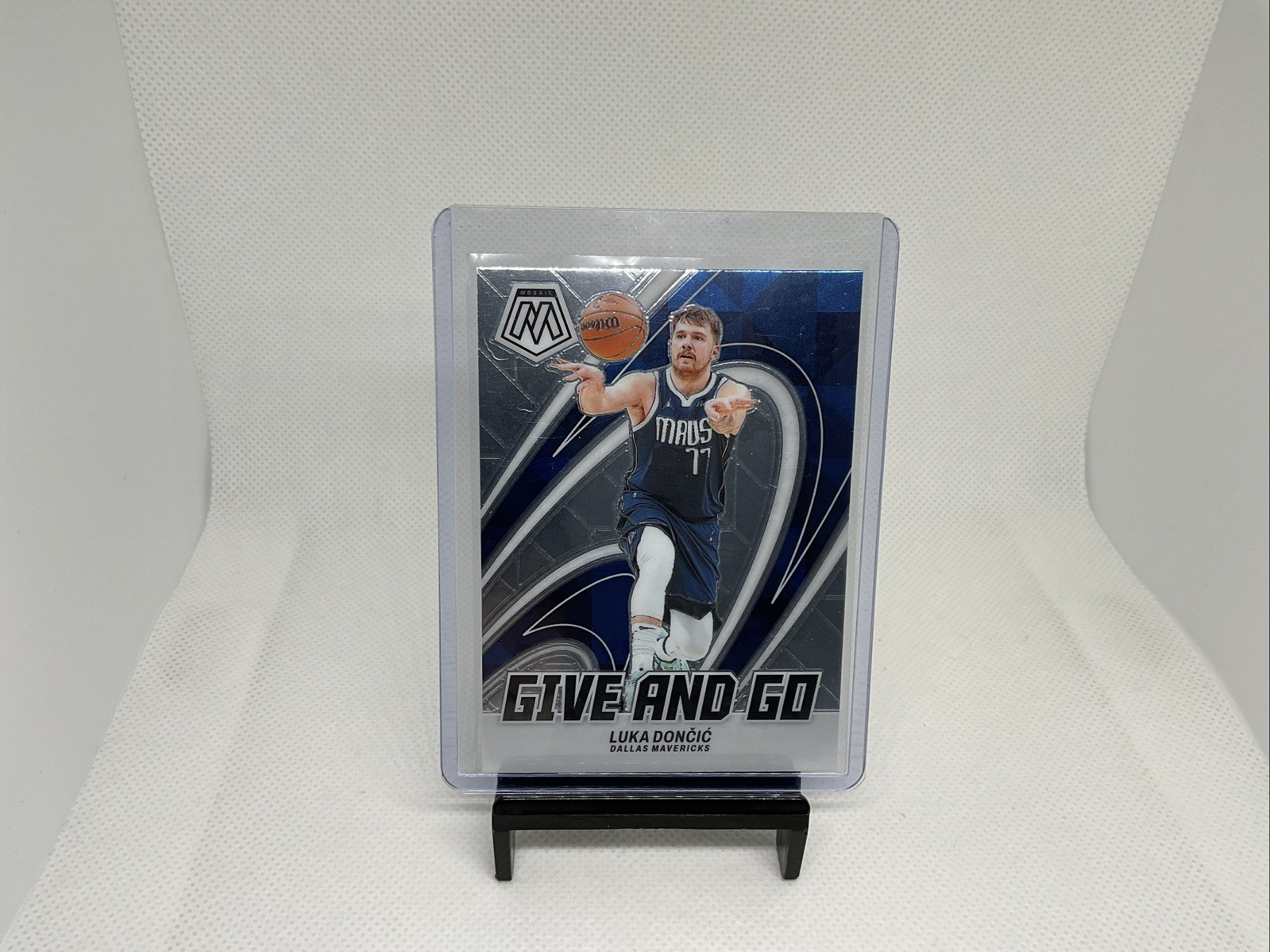 2023-24 Panini Mosaic Basketball Give And Go Luka Doncic #11