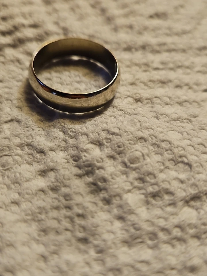 Alianza de boda de recuerdo de oro blanco de 14k usada Foto 3 de 3