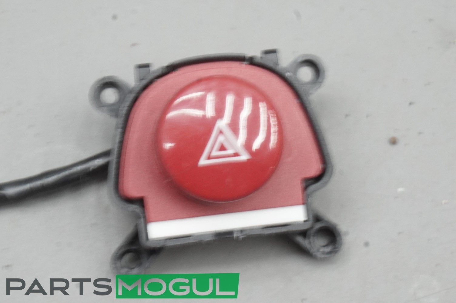 Maserati Quattroporte 2004-2008 Hazard switch