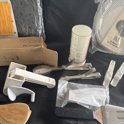 Mixed Lot of Pampered Chef Tongs, Measuring Spoons And More! - Picture 3 of 14