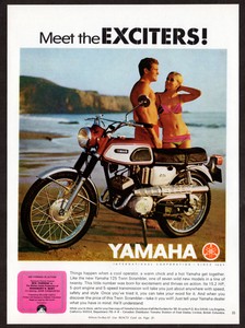 1968-YAMAHA-125-vintage-Original-Print-AD-White-bike-photo-beach-swimsuit