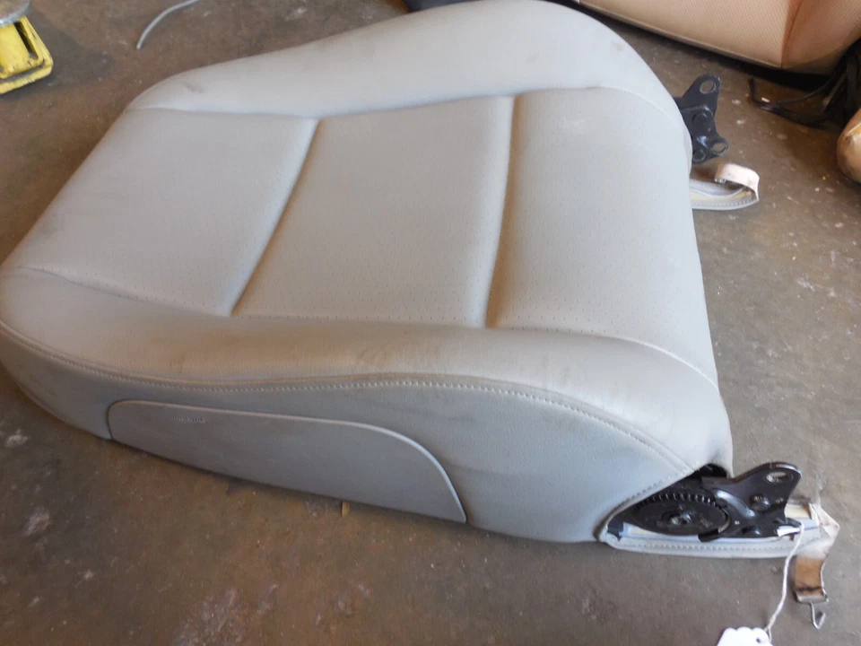 Серая спинка правого переднего сиденья для Audi A4 2002-2006 годов выпуска - Изображение 3 из 4