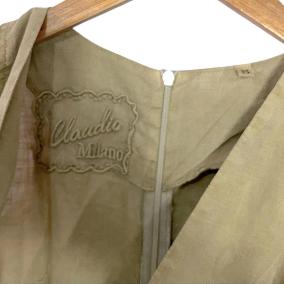 Vestido de lino Claudio Milano corte y costura cuello profundo hasta la rodilla en natural talla XS Foto 4 de 4