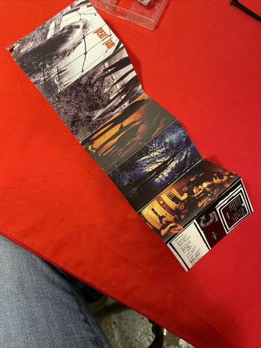 ID7427z - Pearl Jam - Five Against One - ZT 53136 - Cassette - us - Picture 6 of 6