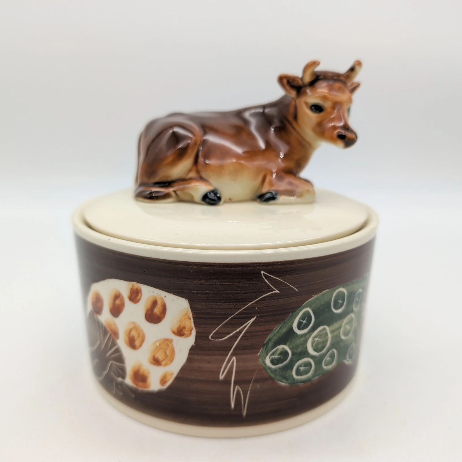 Vintage Jersey Pottery Round Butter Dish With Cow Finial 12.5cm Diameter