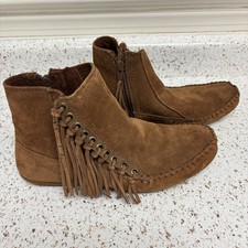 Minnetonka Women  s 7 Dusty Brown Willow Ankle Boots Moccasins Side Fringe Zip