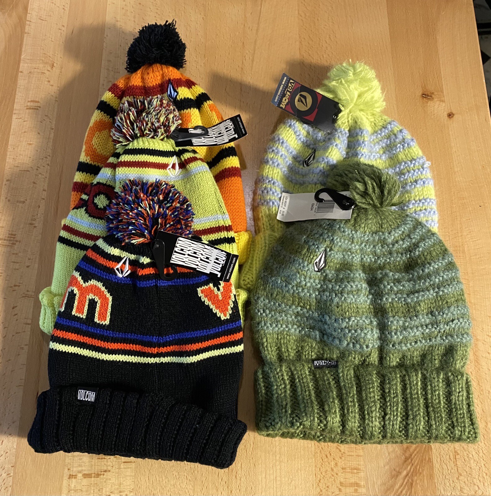 Lote de 5 Volcom Invierno Nieve Esquí Cero/Peluche Gorros Adulto Sombrero Paquete Nuevo con Etiquetas
