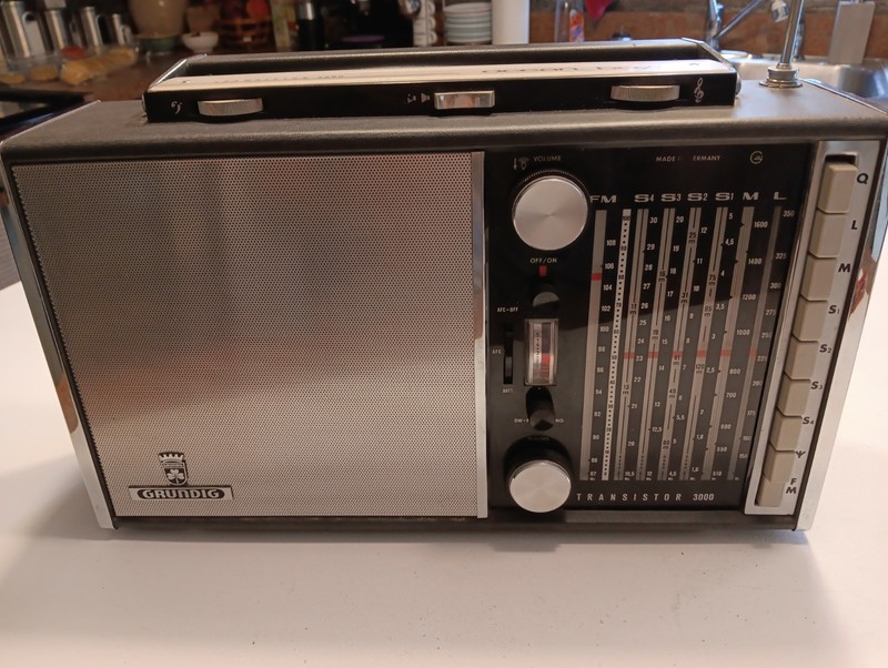 Vintage GRUNDIG Ocean Boy, Transistor 3000,AM/FM/ SW Radio