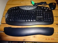 Logitec Wireless Keyboard, Mouse, Receiver - Y-RJ20 - Brand New, No Box