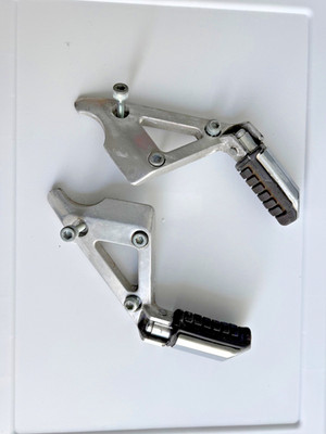 1985 Honda Shadow VT500C Rear Passenger Pegs foot rests 50670-MF5-000