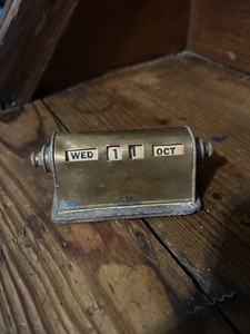 Vintage  Metal Perpetual Flip Desk Top Month Day Calendar Works