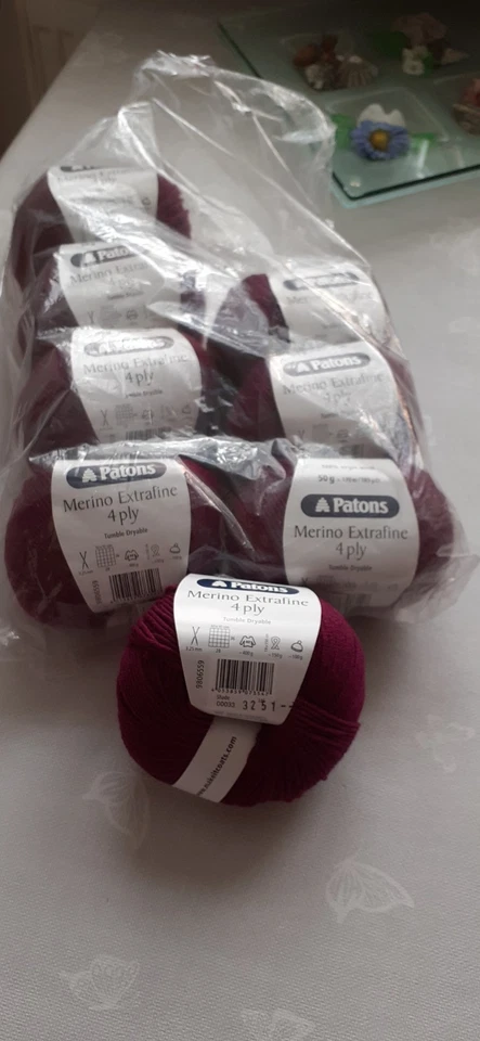 NEU! 400 g super weiche Merinowolle Merino extrafine von Patons brombeer-lila