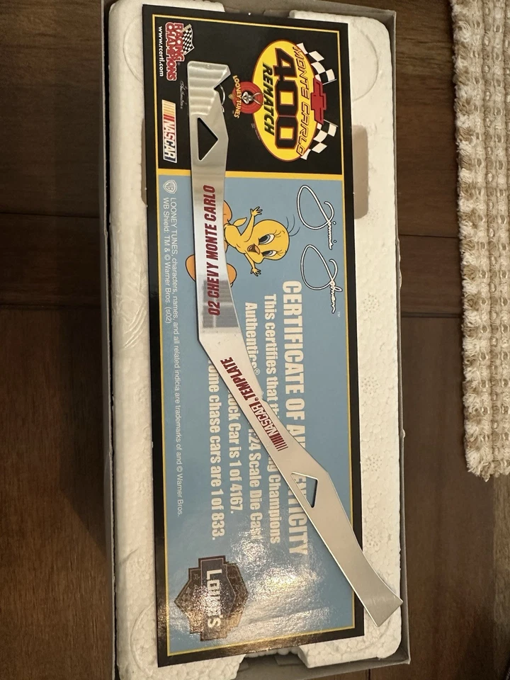 Jimmie Johnson Chevy Monte Carlo 400 Revancha Diecast Loony Tunes 2002 Stock Car Foto 4 de 4