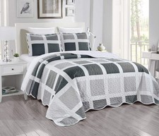 - 3-Piece Super Queen Size Quilt Set. Fine Printed, Oversized 100 X 95 Beds...