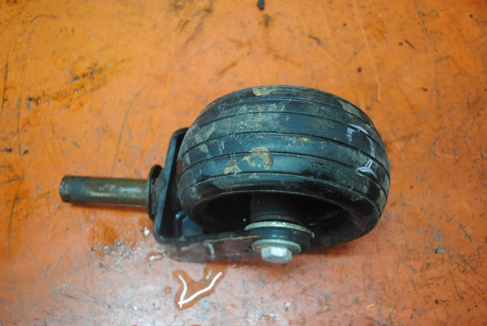 Kubota V5266 Barredora Giratoria Rueda Giratoria Escoba Eléctrica BX2814, LX2950, 77700-07001 Foto 4 de 4