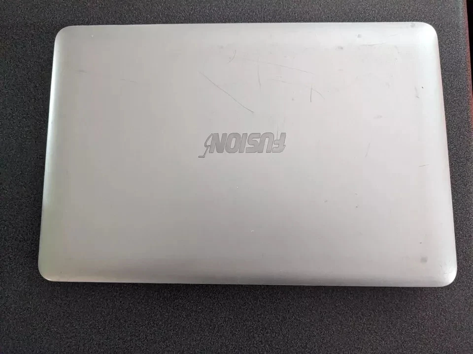 Fusion5 Lapbook T50 32GB 2gb ram 11in Laptop Linux Mint Debian - Image 4 of 4