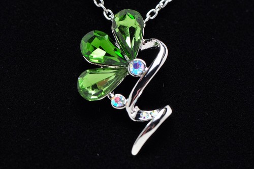 6.37 CT Corte Pera Estilo Forma Verde Esmeralda Cz 18K Oro Blanco Baño Colgante - Imagen 2 de 3
