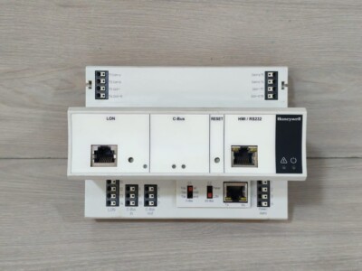 HONEYWELL XCL8010A EXCEL 800 PLANT CONTROLLER MODULE - 24V