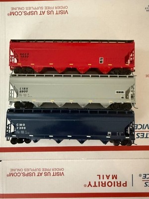 3-HO SCALE ATHEARN BLUE BOX CUSTOM PAINTED 55'CENTER FLOW PELLET HOPPERS