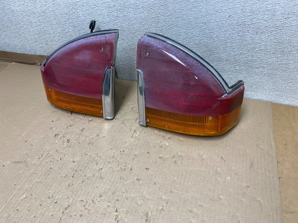 1986 to 1991 Jaguar Xjs Left+Right Set Tail Lights OEM u1175 DG — 第 2/4 张图片