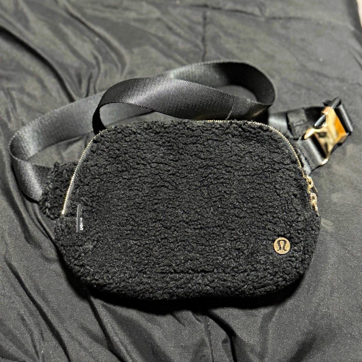 lululemon belt bag deep luxe Origami Convertible & Crossbody release magnetic buckle. Everywhere Belt Bag Large 2L