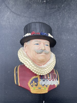 BOSSONS CHALKWARE HEAD Beefeater Wall Hanger Hand Painted From England