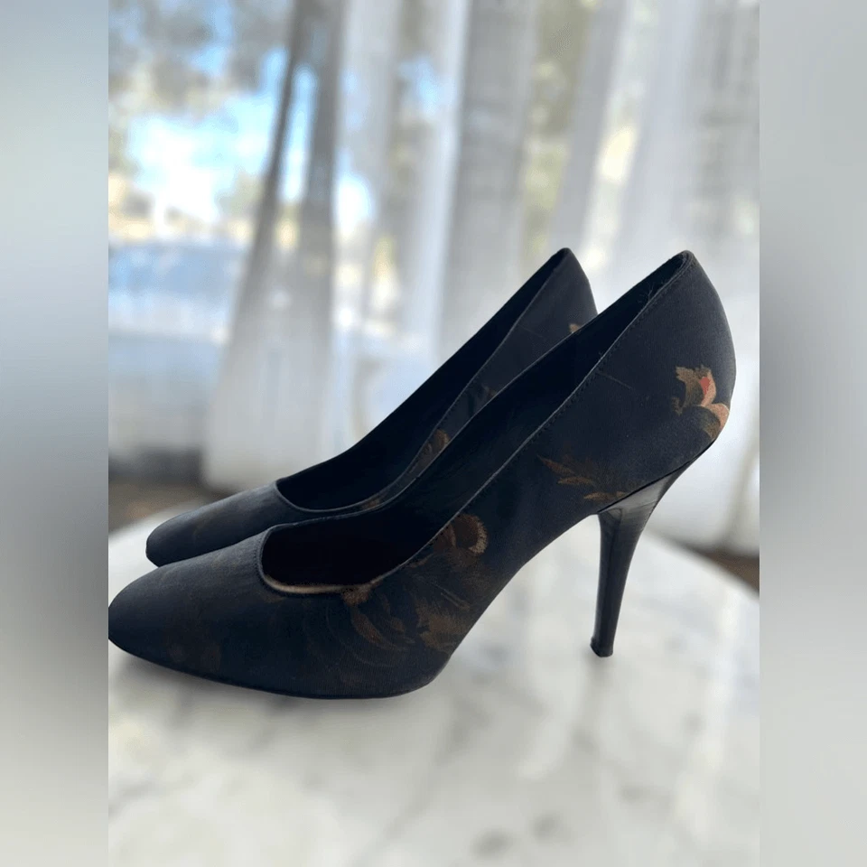 AUTÉNTICOS TACONES DE SALÓN FLORALES GIVECHY Talla 36.5 Foto 4 de 4