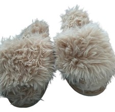 New Fuzzy Faux Fur Slip On Slippers Open Toe Size US 8.5-9, CN 42-43 Beige