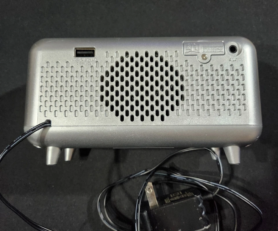 Emerson Radio SmartSet Alarm Clock Radio with Bluetooth Speaker - CKS1521 - Image 4 of 4