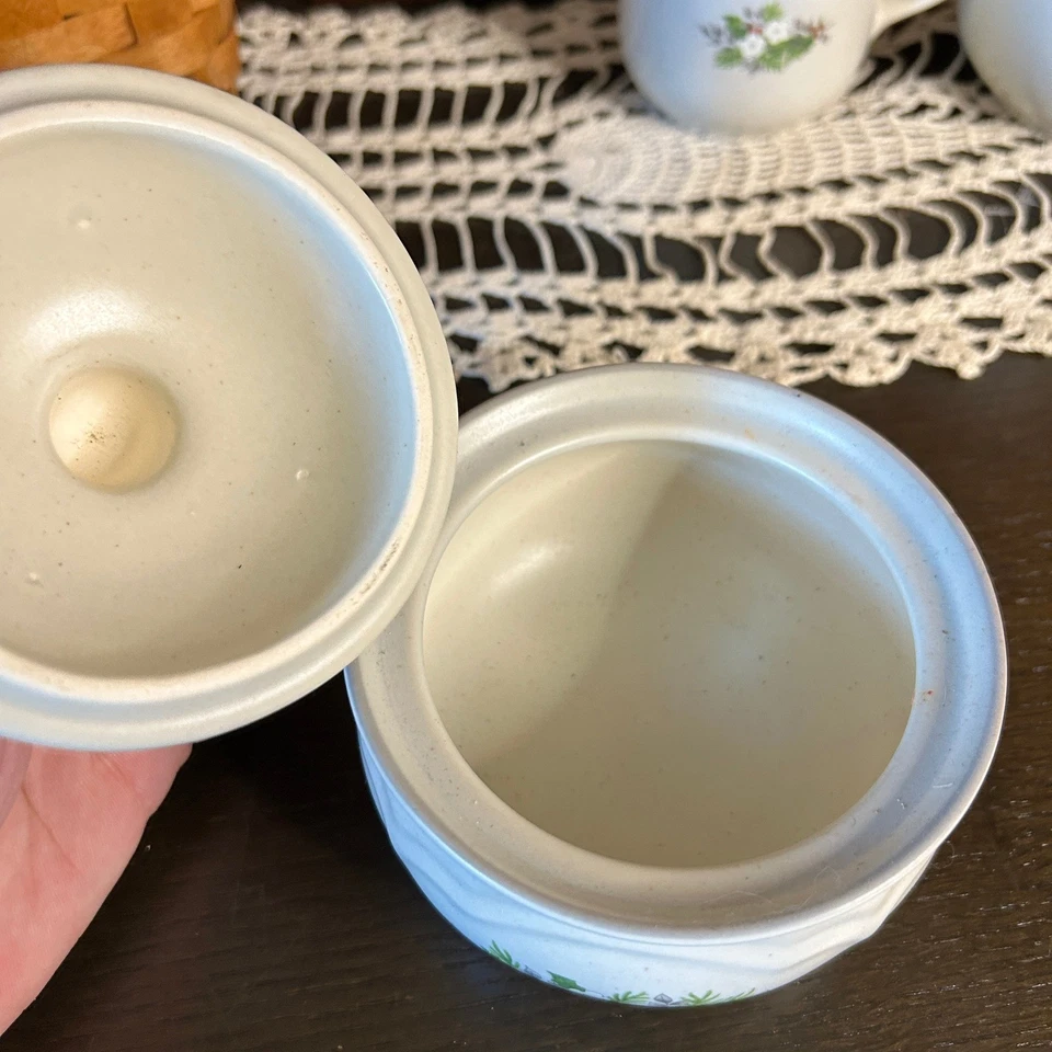 Pfaltzgraff Christmas Heirloom Mugs Sugar Bowl Creamer Pitcher Set 5 Piece - Image 3 of 4