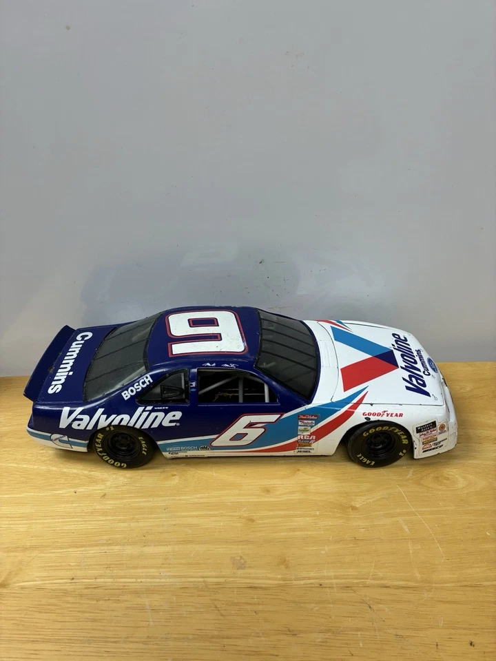 Mark Martin #6 1996 Valvoline Ford Thunderbird  1/18 Scale RCCA Car Pre-Owned - Image 2 of 4