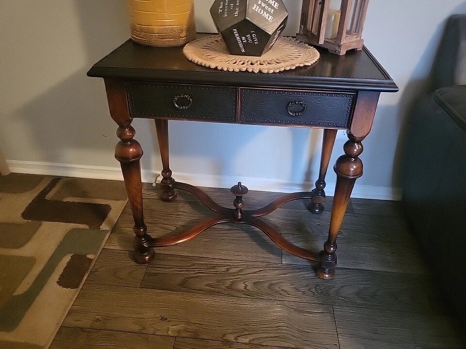 Antigua mesa Theodore Alexander, William And Mary Armory Foto 3 de 4