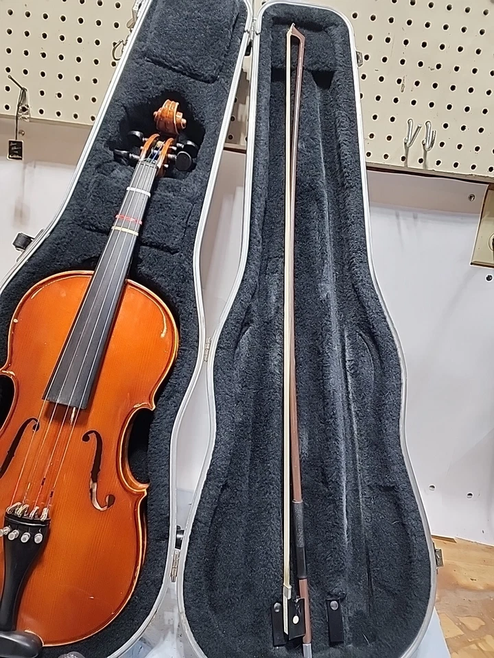 1997 Karl Wilhelm S30 4/4 Violin Hungary Hard Case Rossen Bow Ready to Play - Image 4 of 4