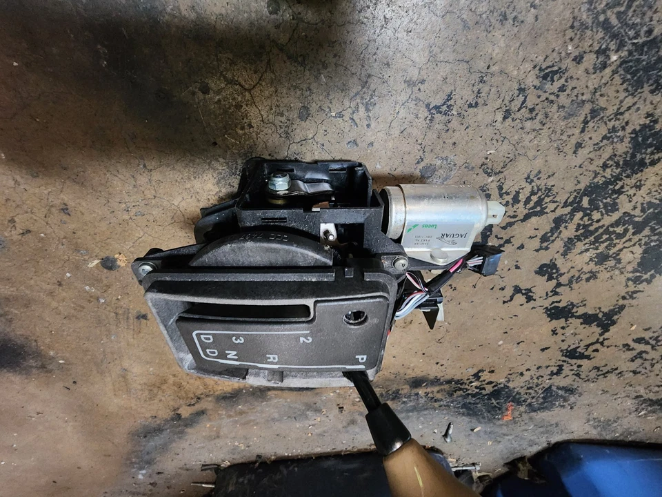 Palanca de cambios Jaguar XJ6 1994 1995 1996 1997 VANDEN PLAS DBC11071 Foto 3 de 4