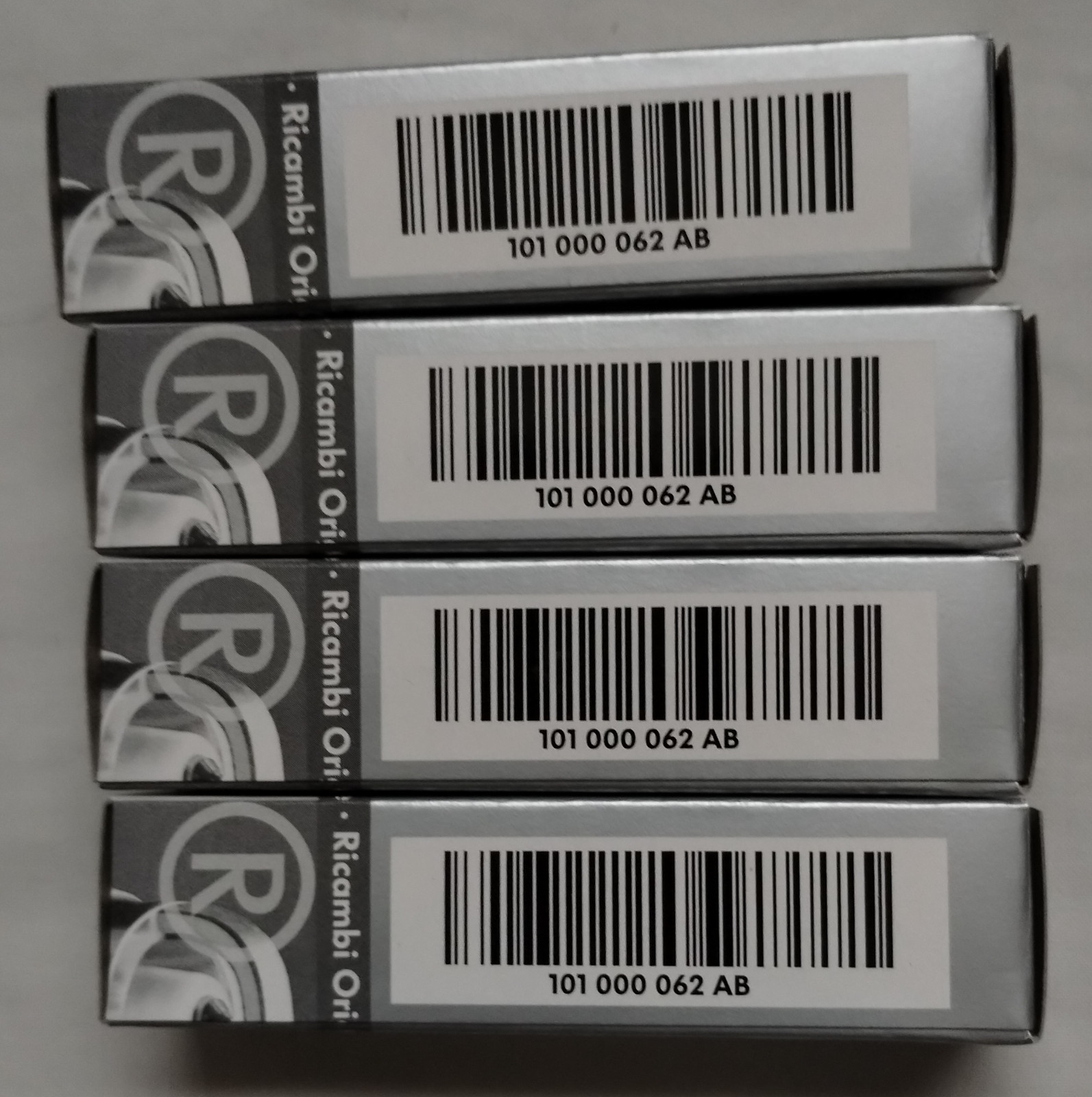 Four 4 Genuine Volkswagen Audi Spark Plug 101000062AB NGK PZFR5D-11