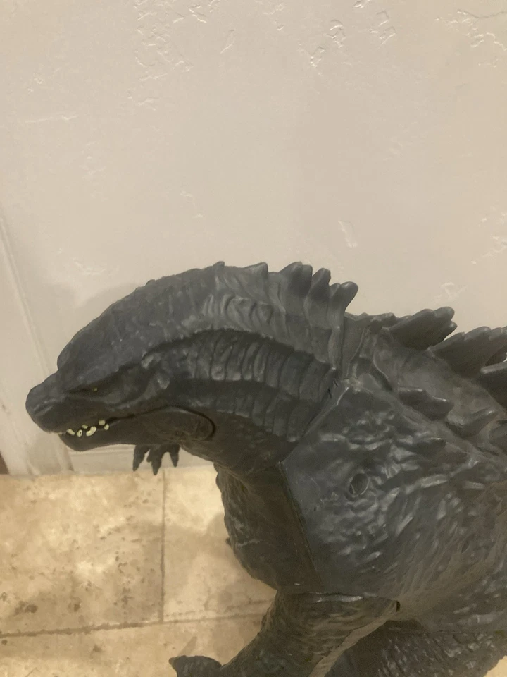 Jakks Pacific 2019 Godzilla Giant King of the Monsters 24” de alto 40” de largo sin cola Foto 2 de 4