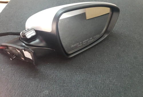 2016 -2018 KIA FORTE Passenger RH Power mirror Folding (White) NEW in Box OEM