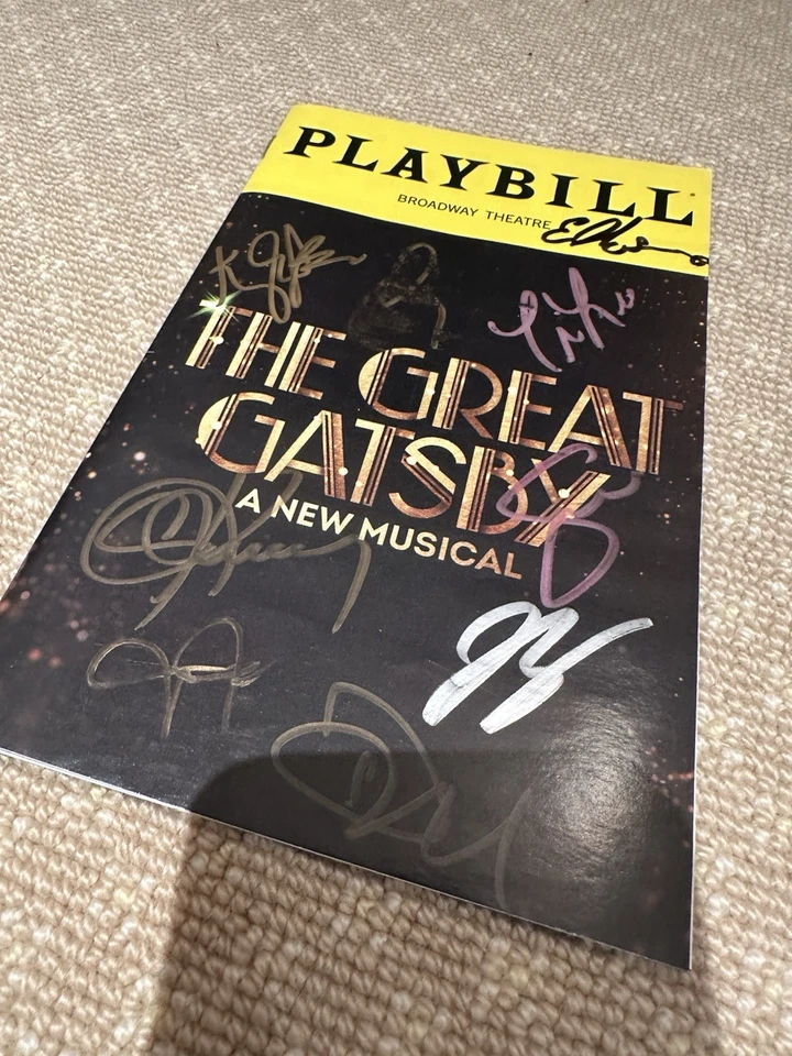Playbill de Broadway firmado por The Great Gatsby Foto 2 de 3