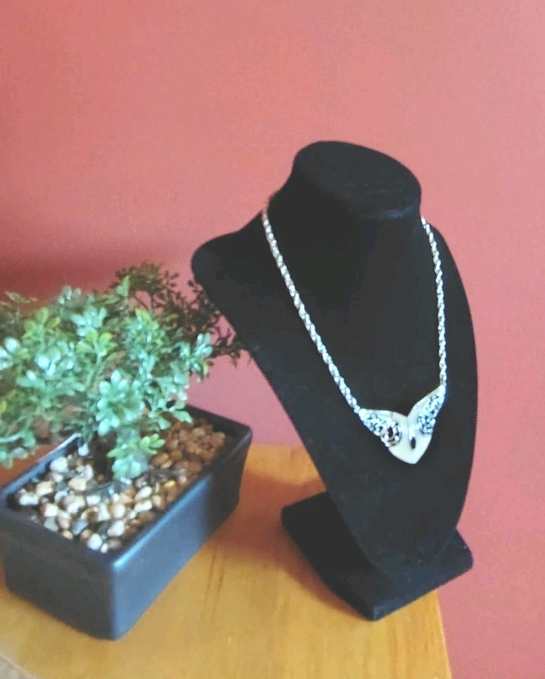 Collar, hermoso diseño color marfil. Foto 2 de 3