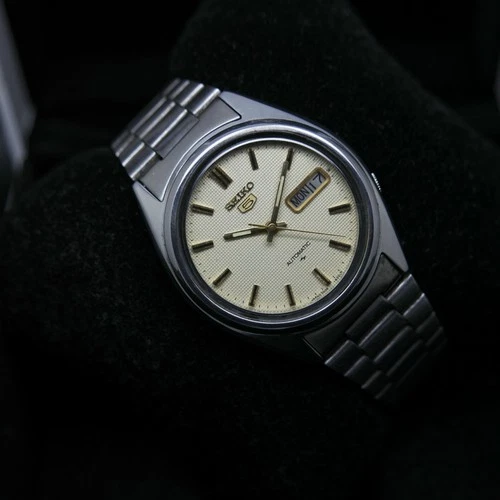 Vintage 1983 Seiko 5 Automatic 7009-821A Day Date Stainless Steel Japan
