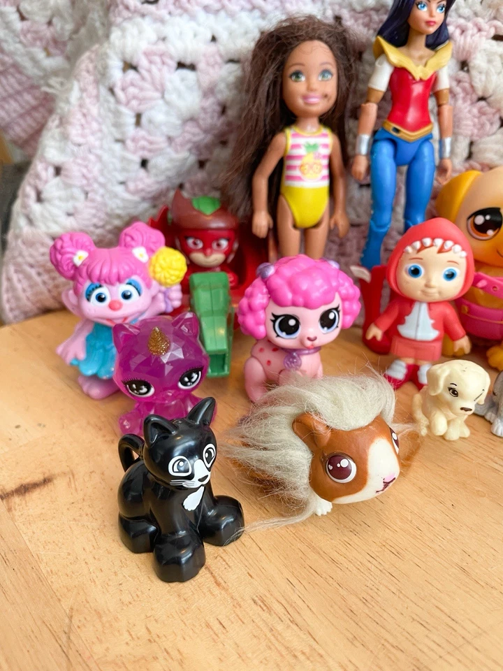 Gran Lote Mixto de 18 Juguetes, Muñeca LOL Moderna, Casa de Muñecas Gabby’s, Funko Pop, Leer* Foto 3 de 4
