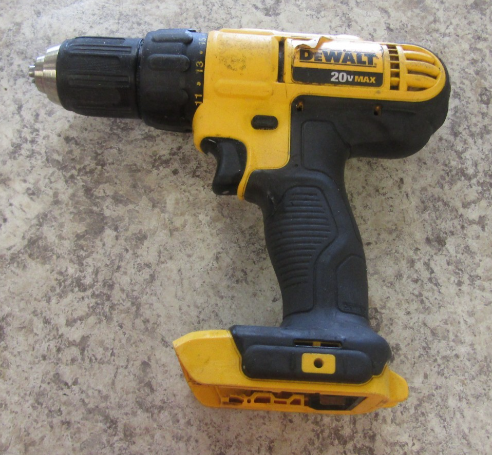 DEWALT DCD771 1/2-Inch Cordless Drill Driver Bare Tool Tested and Working