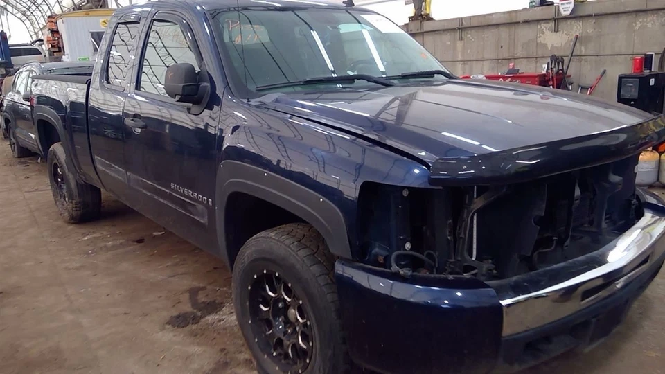 (LOCAL PICKUP ONLY) Hood Fits 07-13 SILVERADO 1500 PICKUP 6845882 - Image 3 of 4