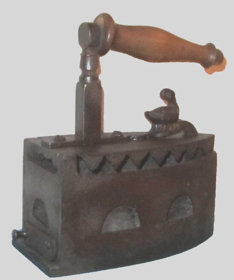 ancien  fer à repasser  à braise avec une fermeture  originale en forme de cygne - Photo 4/4