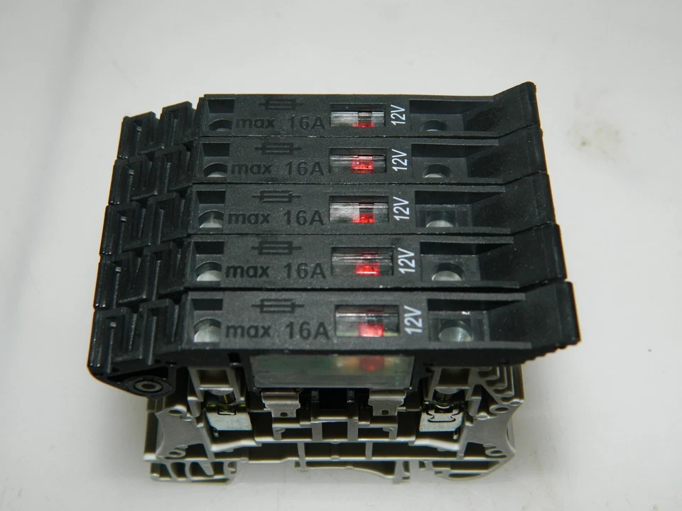 Bloque de terminales Cooper Bussmann CANTIDAD 25 F520STLED12-GY Foto 2 de 4