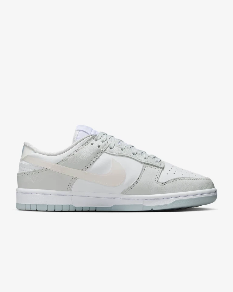 HJ5787-001 Nike Dunk Low Iridiscent Swoosh (para mujer) Foto 3 de 4