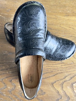 Bass Sheena Clogs 9M Women Black Tooled Textured Floral Slip On Comfort Casual