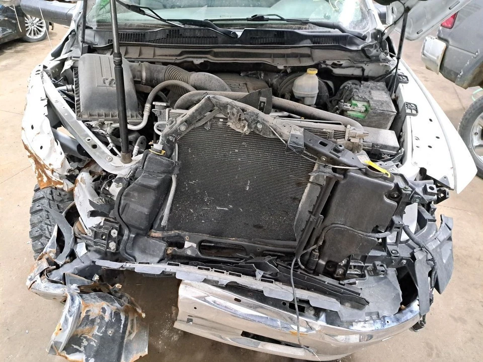 Tercera luz de freno montada en alto Ram1500 Sku #4106465 2016 Foto 2 de 4