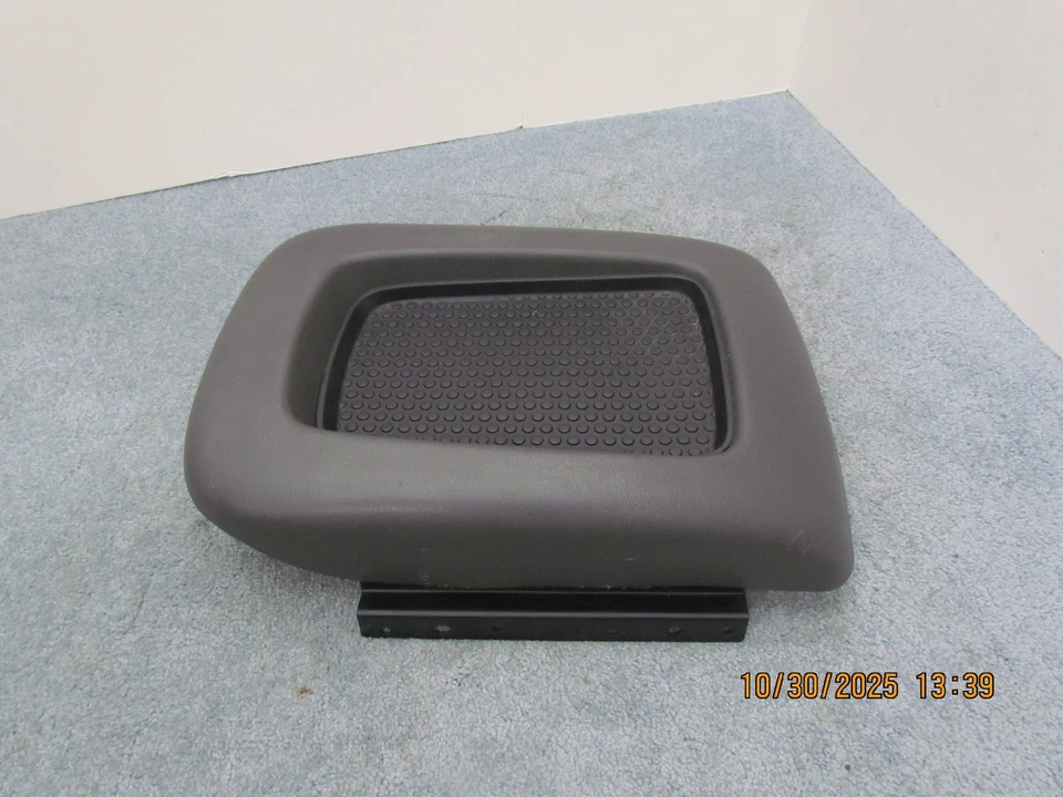 03-06 CHEVY SILVERADO AVALANCHE TAHOE SIERRA YUKON CENTER CONSOLE LID & MAT - Изображение 4 из 4