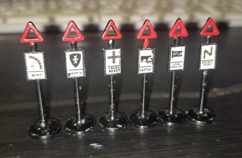 VINTAGE 1960 LESNEY DIECAST MATCHBOX ROAD SIGNS - RARE SCARCE